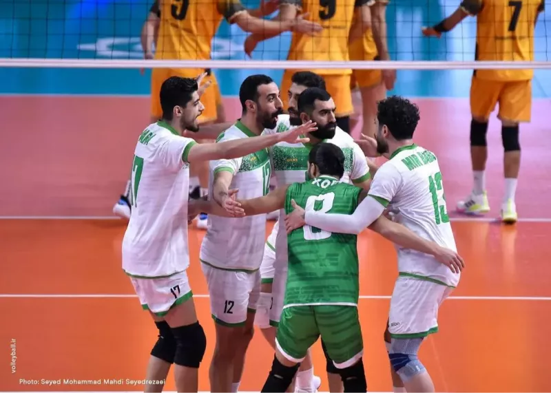 استقلال در خانه تار و مار شد