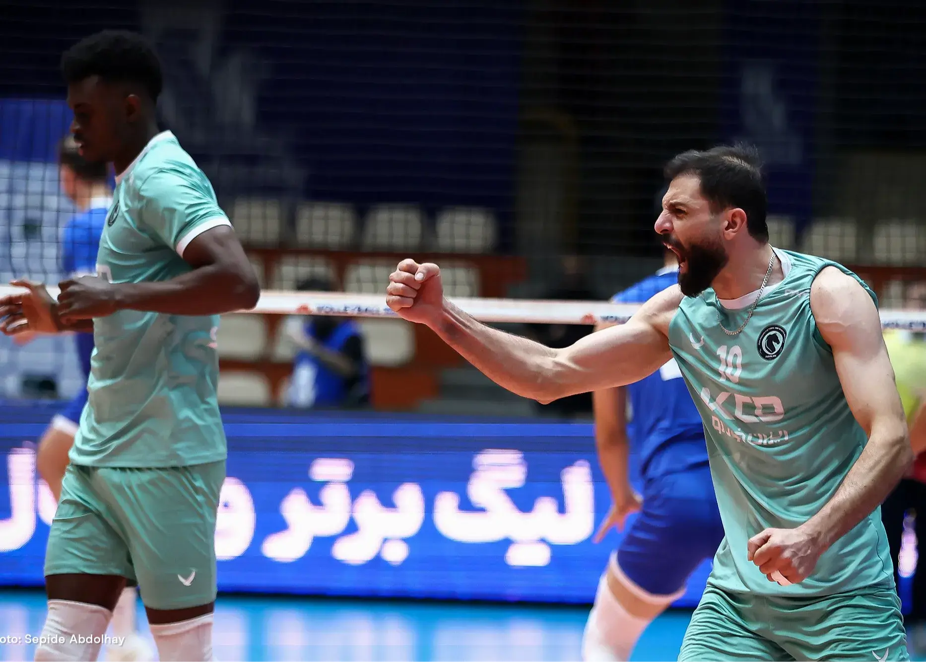 پرافتخارترین تیم ایران جان سالم به در برد