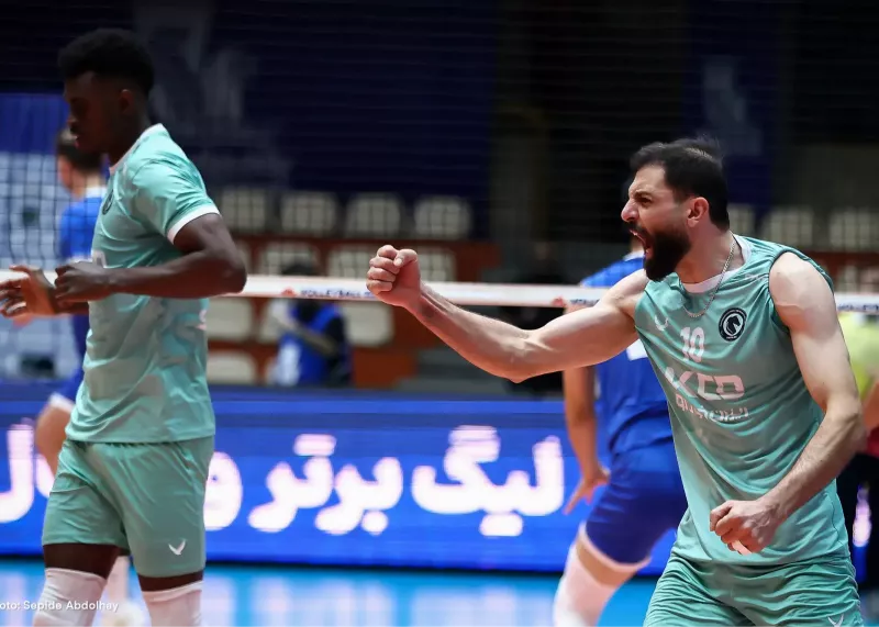 پرافتخارترین تیم ایران جان سالم به در برد 