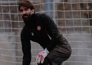 نگاه خاص بیرانوند به پرسپولیس - تراکتور (عکس)