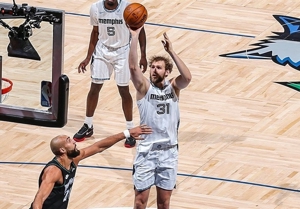 برتری شیکاگو و ممفیس برابر حریفان