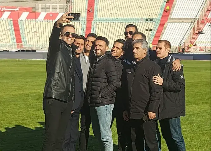 سلفی تیم داوری بازی حساس‌ تراکتور- پرسپولیس