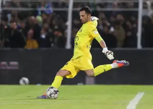 دروازهبان استقلال از ایران رفت