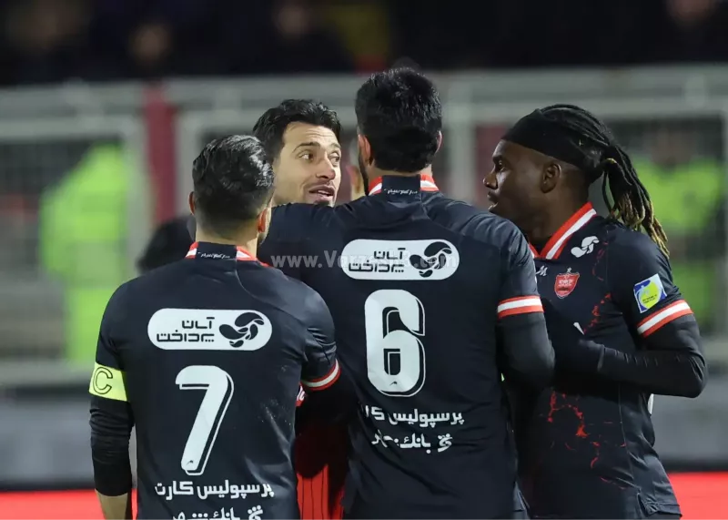 جشن جنجالی کاپیتانهای تراکتور (عکس)