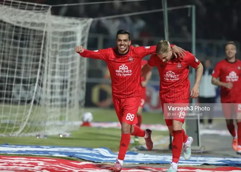 دو چپ پای تراکتور، شهامت خالص در پنالتیها