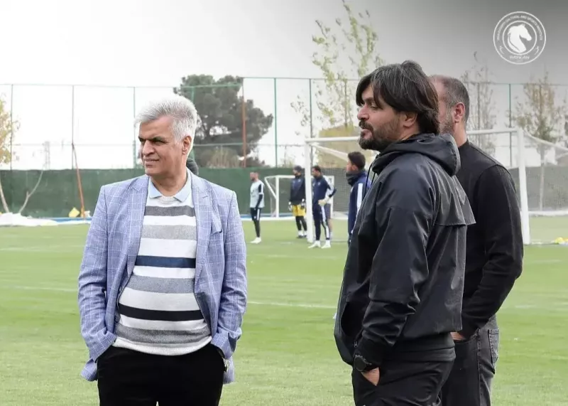 پیکانیها، آماده سفر دشوار به شهر تاریخی ایران