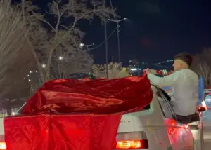 تقلید حرکت شجاع در سطح شهر تبریز! (عکس)