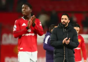 در منچستر بمان، بجنگ و به جام جهانی برو