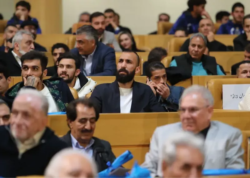 شارژ باتری آقاسی و آزادی در مرکز همایشها!