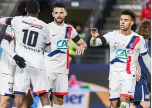 چهار-هیچ، پاریس آخرین بازی سال را برد