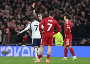 ستاره تاتنهام از روی حماقت فن‌دایک را زد!