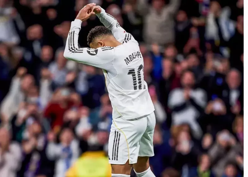 واکنش جالب رونالدو به ادای احترام امباپه (عکس)