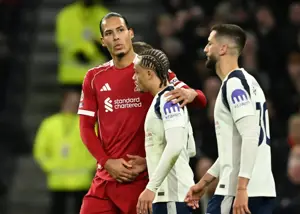 سکوت ژاوی پس از درگیری با فن‌دایک شکست