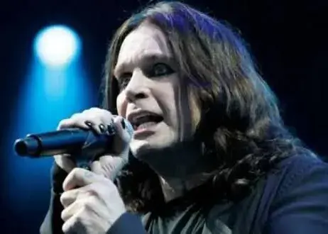 نوه اسطوره راک در بازی ویلا-منچستریونایتد (عکس)