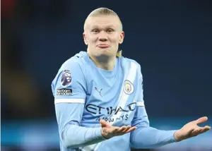 ویدیوی خنده‌دار هالند: مثل خرس غذا می‌خورد!