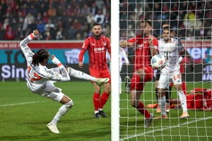 بایرن، پادشاه بی‌رقیب: صدر یک لحظه رها نمی‌شود