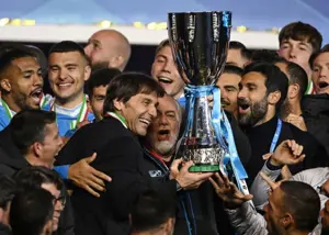 رئیس ناپولی منتقدان را مسخره کرد!