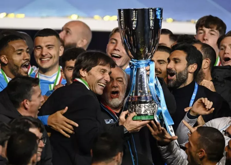 رئیس ناپولی منتقدان را مسخره کرد!