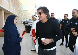 استقبال از استقلال با دسته گل قرمز