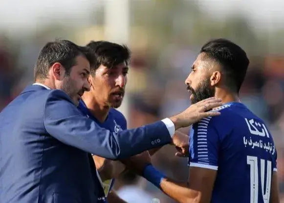 هافبک سابق استقلال تایید کرد: در راه عراق!