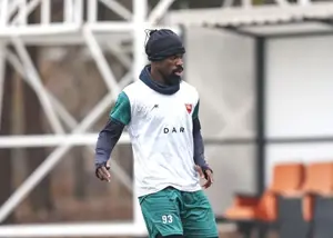  پرسپولیس مدافع جنجالی‌اش را کنار می‌گذارد؟