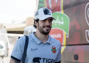 عزت‌اللهی منتظر قهرمانی و تغییر وضعیت (عکس)