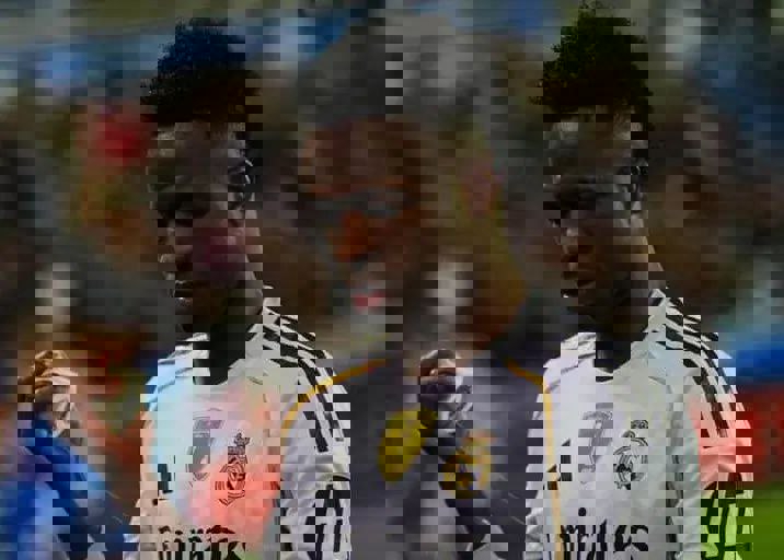 وینیسیوس را می‌گرفتم و پرتش می‌کردم روی نیمکت!