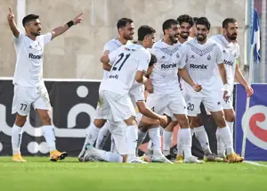 حمله ملوان به جایگاه استقلال و تراکتور!