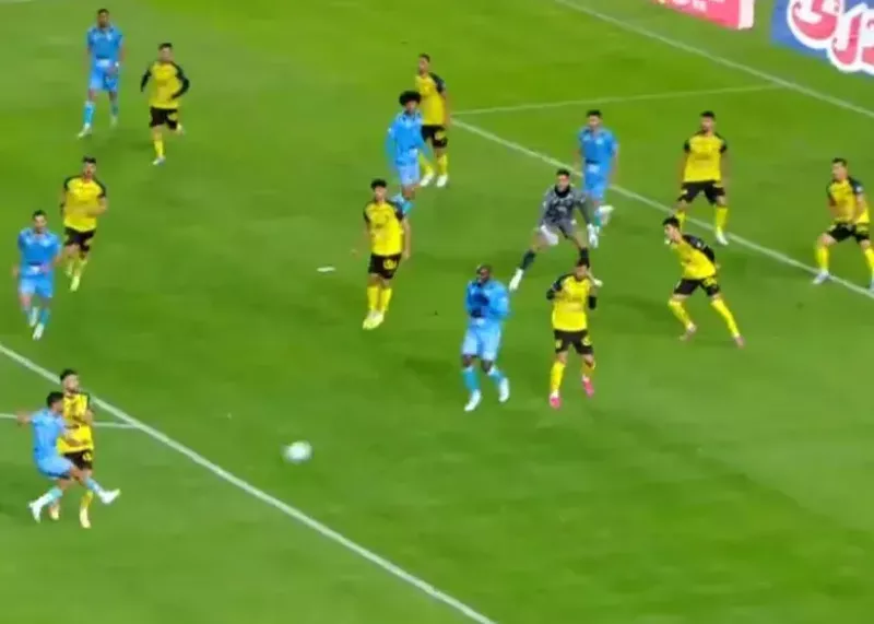 خوش‌شانسی سپاهان با ضربه میلی‌متری کاپیتان(عکس)