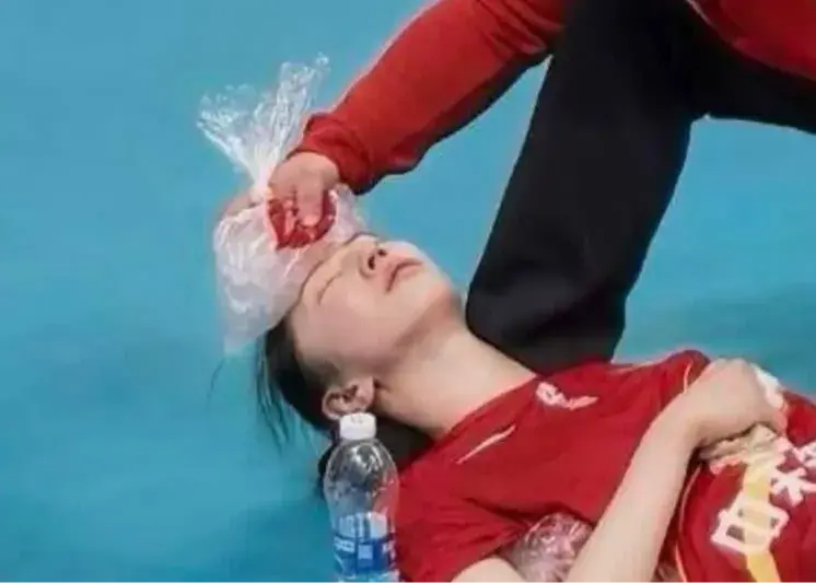 یک والیبالیست در چین بی‌هوش شد!