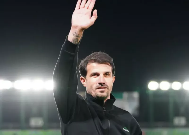 حدادیفر: فحش ندهید، پرچم سفید بیاورید!