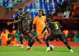 کامرون ۱-۱ ساحل‌عاج: سرنوشت گروه پیچیده شد!