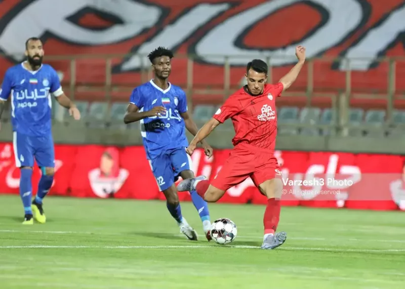 سازمان لیگ استقلال و تراکتور را با یک چشم دید!