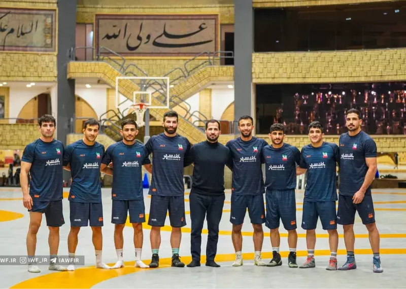 استقبال گرم از قهرمان المپیک در خانه کشتی(عکس)