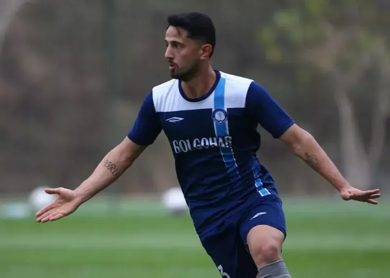 مدافعی با پاس گل: بیا در آغوش تارتار! (عکس)