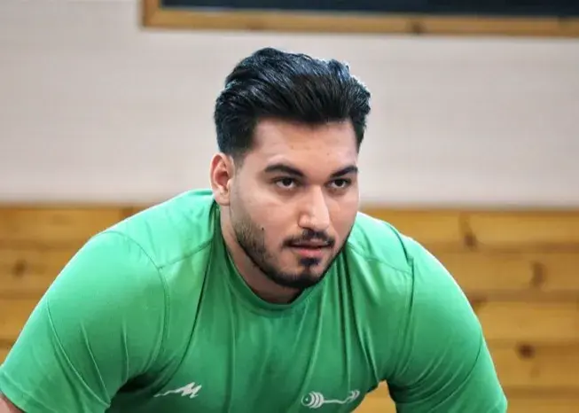 پسر ایرانی، چهارمین وزنه بردار دنیا با سنگین‌ترین مهار