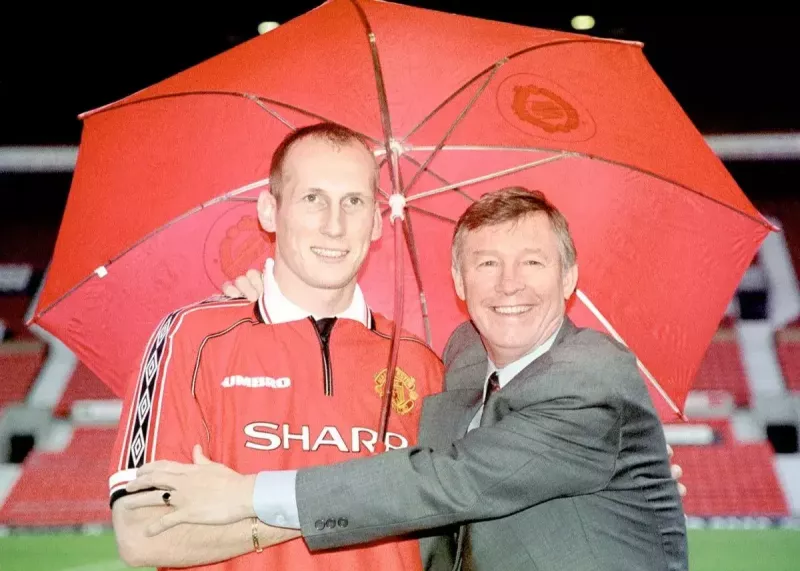 روزی که فرگوسن، یاپ استام را در پمپ‌بنزین خفت کرد!