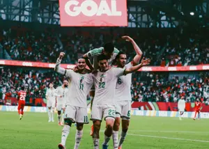 آتش‌بازی الجزایر در کازابلانکا: بوی قهرمانی می‌دهند