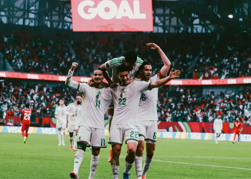 آتش‌بازی الجزایر در کازابلانکا: بوی قهرمانی می‌دهند