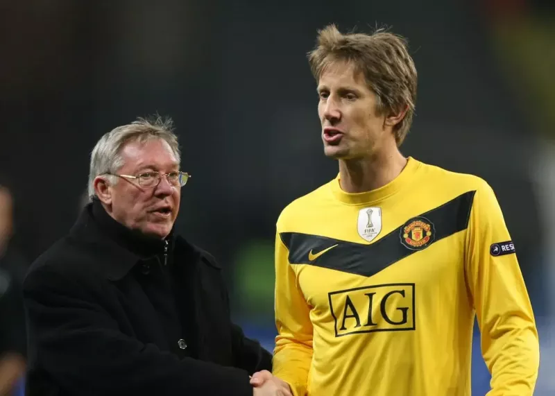 تعظیم شیاطین سرخ به پیرمرد تمام نشدنی!