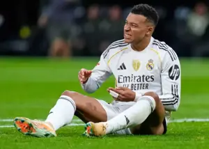 جنون امباپه برای رسیدن به رونالدو مصدومش کرد!