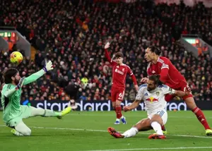 فرار لیورپول از فاجعه به لطف پرچم کمک‌داور