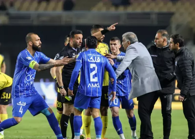 تهدید جدی صالح: میندازمت بیرون! (عکس)