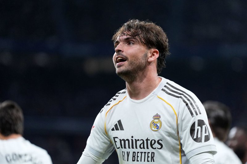 کار زیبای آسنسیو: تقدیم گل به هوادار ویژه!