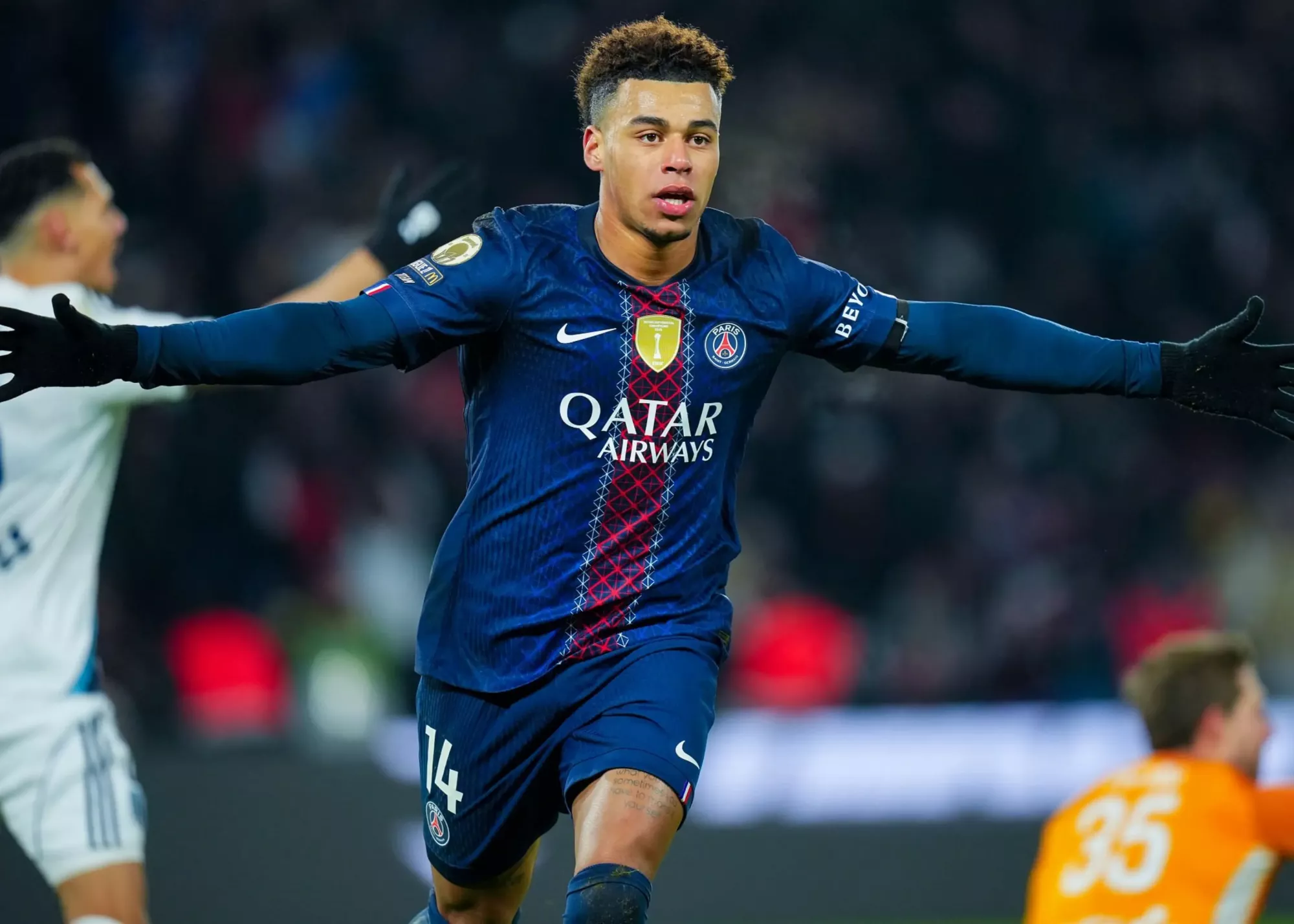 پی‌اس‌جی ۲-۱ پاریس‌ اف‌سی: حفظ فاصله با صدر