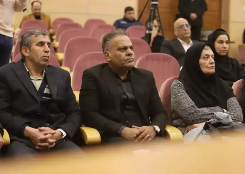 حضور فعال رییس هیئت جنجالی در مجمع!‌ (عکس)