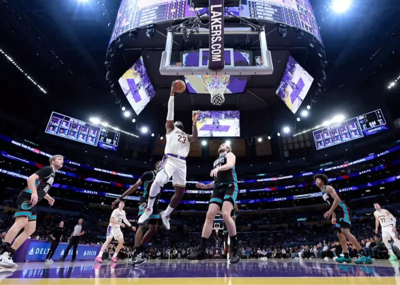 شورش در لس‌آنجلس: کامبک بزرگ با دانچیچ و لبران! 