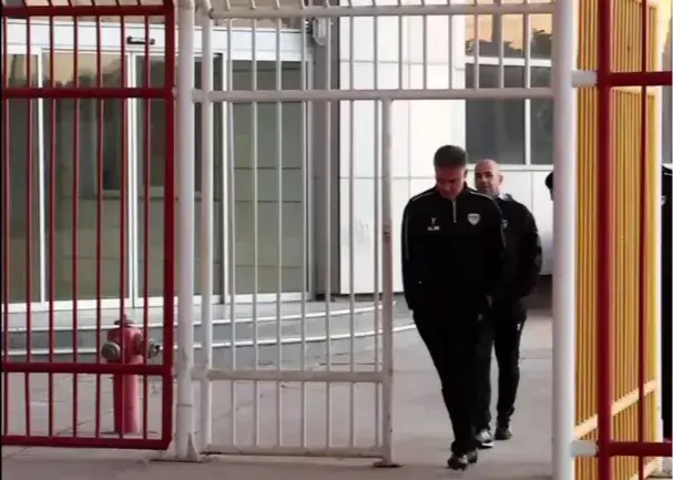 فولاد پشت درهای بسته برابر شمس‌آذر