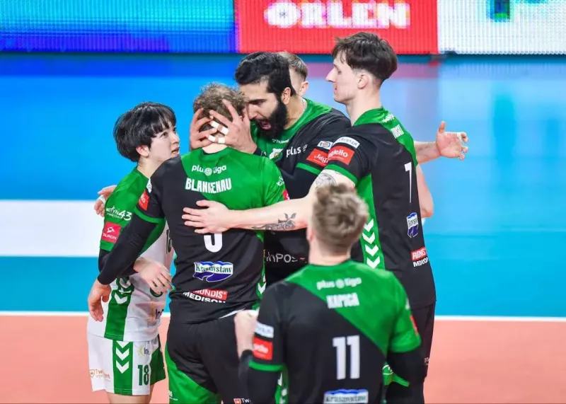 سیلی محکم و تحقیرآمیز به اسفندیار و رفقا!