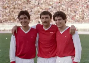 ستارگان فوتبال ایران در حال خانه‌تکانی! (عکس)